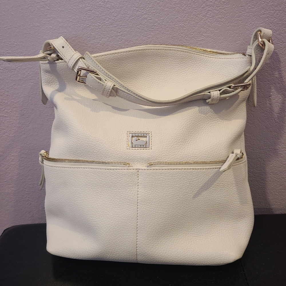 Elegant Cream Leather Dooney & Bourke Shoulder Bag